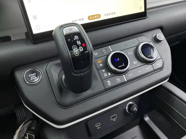 Land Rover Defender — Фото автомобиля 22