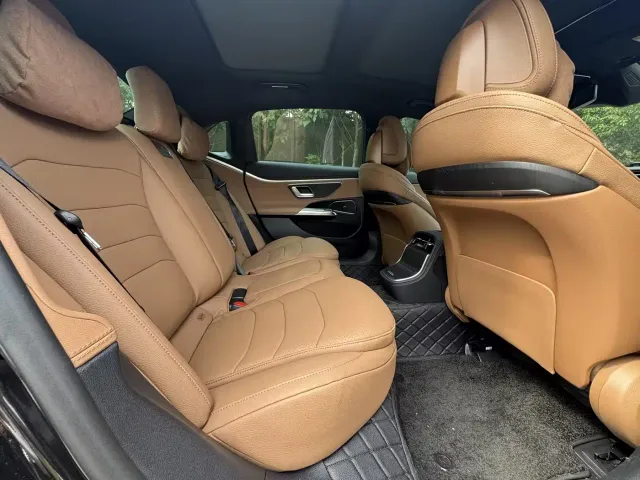 Mercedes-Benz E-Class — Фото автомобиля 3