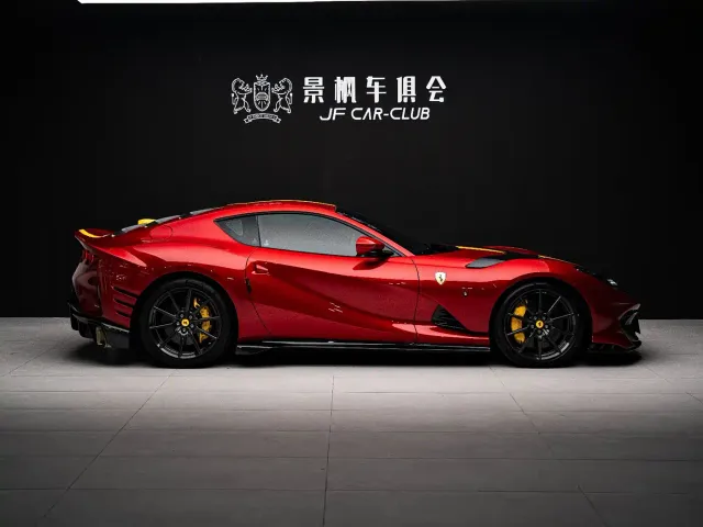 Ferrari 812 — Фото автомобиля 9