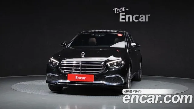 Mercedes-Benz E-Class — Фото автомобиля 2