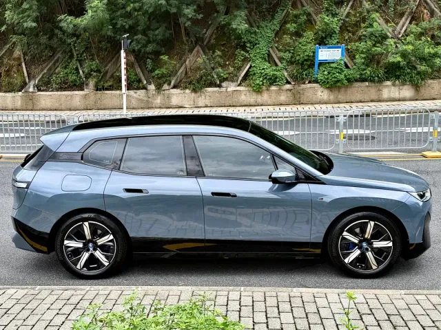 BMW iX — Фото автомобиля 4