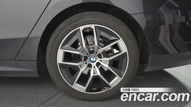 BMW 5 Series G60 — Фото автомобиля 6