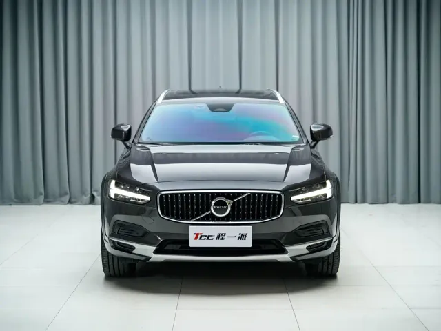 Volvo V90 — Фото автомобиля 2