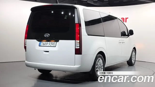 Hyundai Staria Staria L3.5 Tourer 11 мест — Фото автомобиля 2