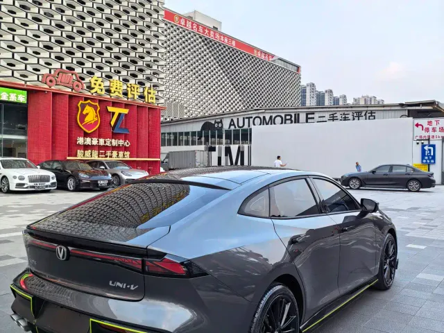 Changan Changan UNI-V 2022 1.5T Sport Edition — Фото автомобиля 7