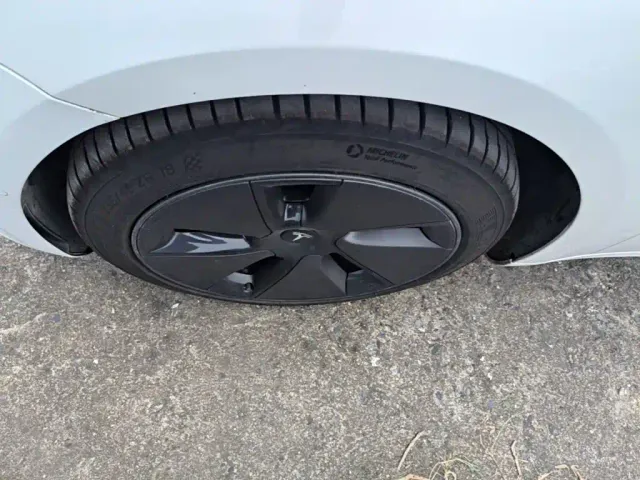 Tesla Model 3 2023 Rear-Wheel Drive — Фото автомобиля 22