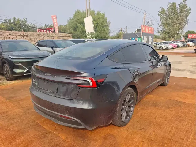 Tesla Model 3 — Фото автомобиля 7