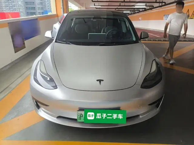 Tesla Model 3 — Фото автомобиля 2