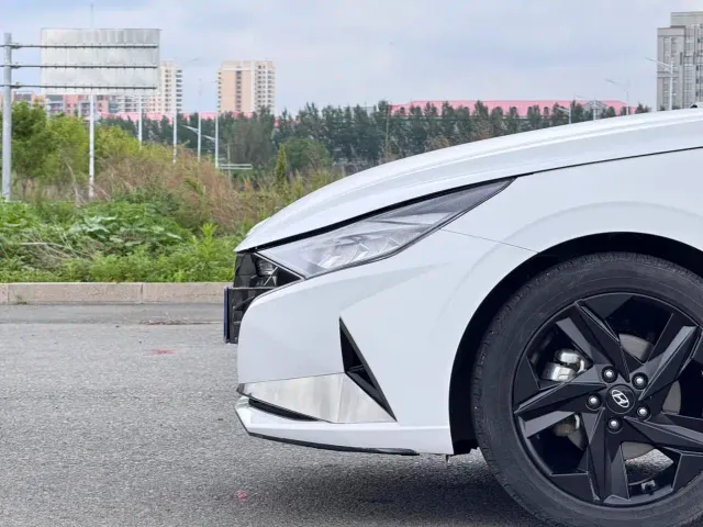 Hyundai Elantra — Фото автомобиля 15
