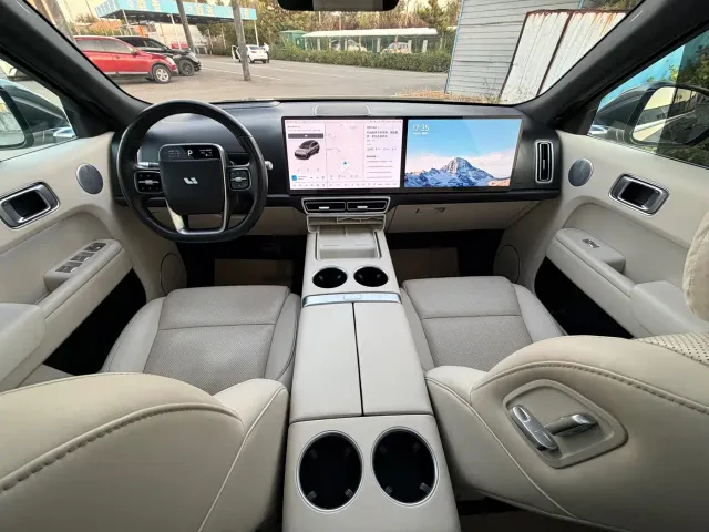Li Auto L8 — Фото автомобиля 12