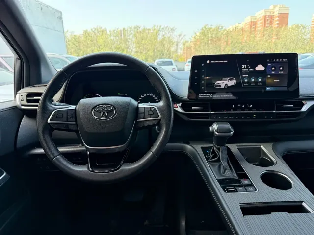 Toyota Sienna — Фото автомобиля 5