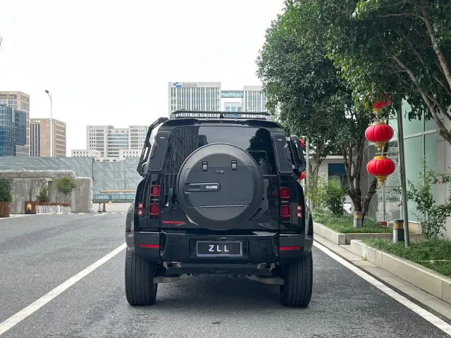 Land Rover Defender — Фото автомобиля 21