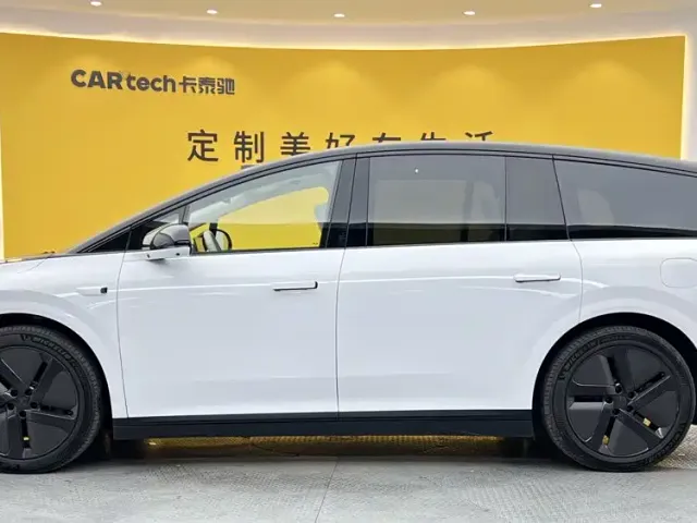 Li Auto i8 — Фото автомобиля 6