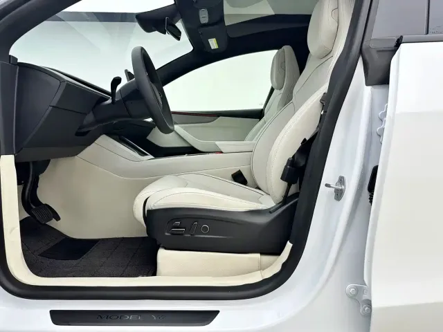 Tesla Model Y L — Фото автомобиля 9