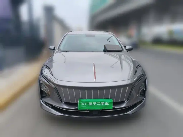 Hongqi E-QM5 — Фото автомобиля 2
