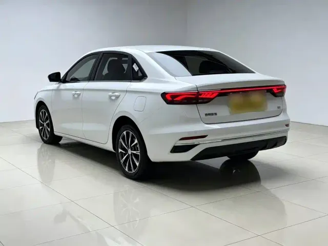 Geely Emgrand — Фото автомобиля 4
