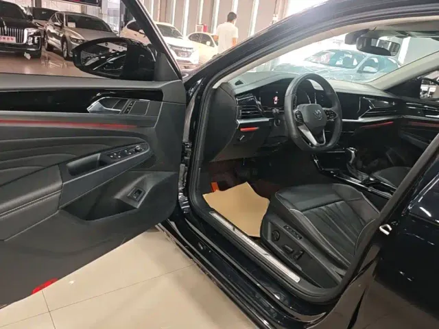 Volkswagen Passat — Фото автомобиля 15