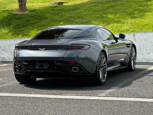 Aston Martin DB12 — Фото автомобиля 12