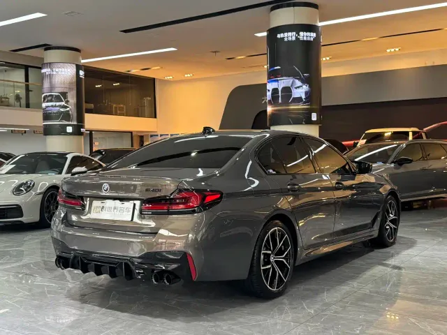 BMW 5 Series — Фото автомобиля 3