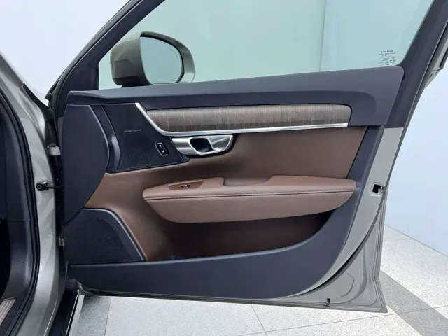 Volvo V90 — Фото автомобиля 30