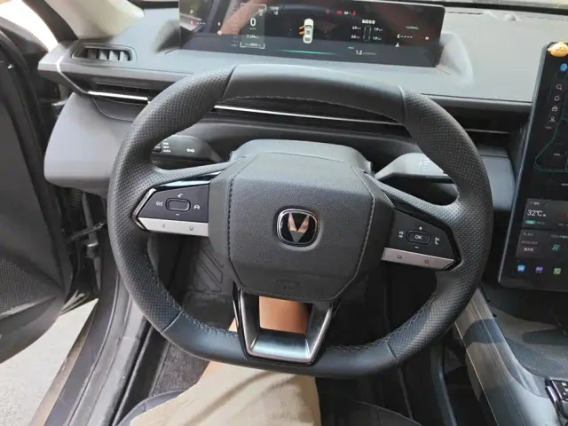 Changan Eado — Фото автомобиля 15