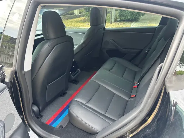 Tesla Model 3 — Фото автомобиля 8
