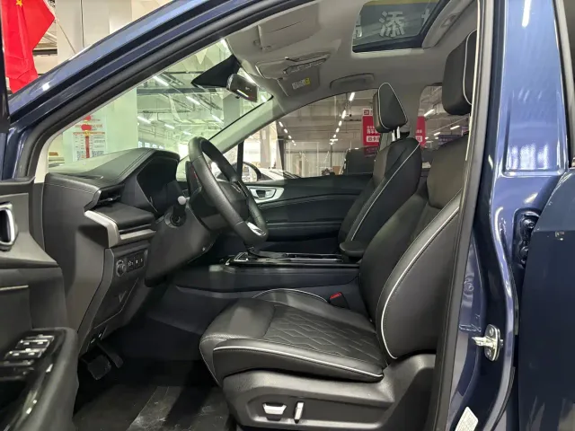 Wuling Jiachen — Фото автомобиля 7