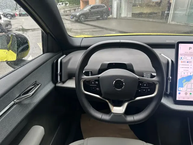 Volvo EX30 — Фото автомобиля 12