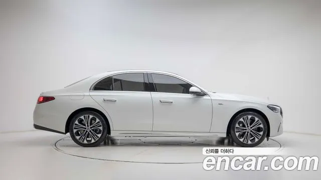 Mercedes-Benz E-Class — Фото автомобиля 2