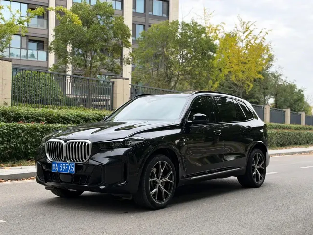 Фотография автомобиля — BMW X5