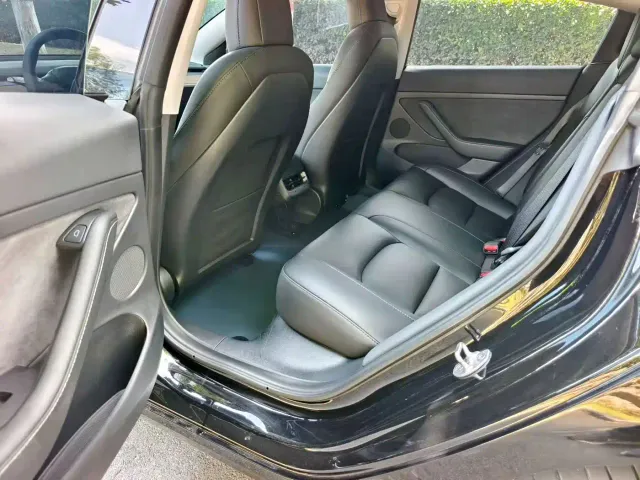 Tesla Model 3 — Фото автомобиля 4