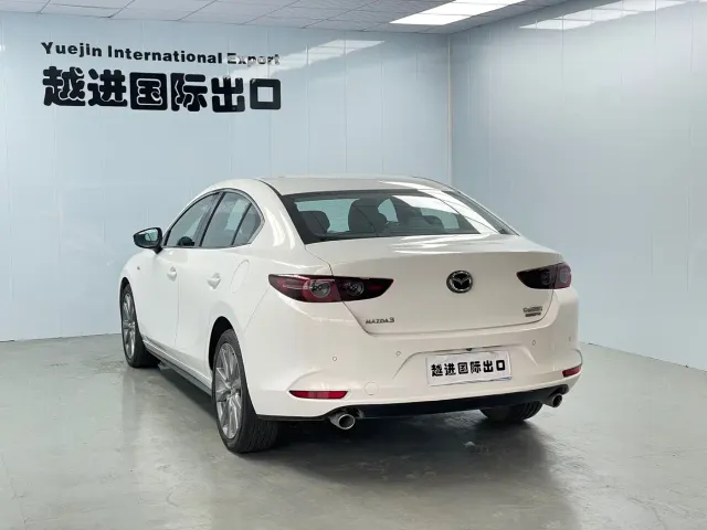 Mazda Axela — Фото автомобиля 12