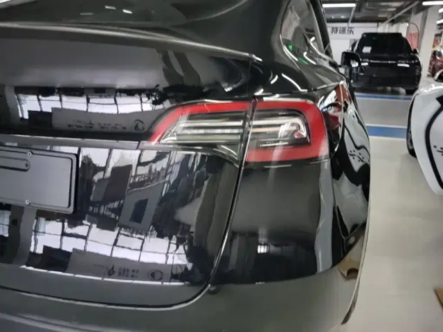 Tesla Model Y — Фото автомобиля 7