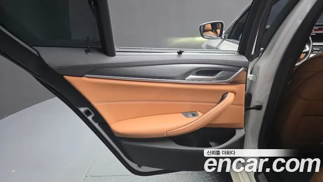 BMW 5 Series G30 — Фото автомобиля 14