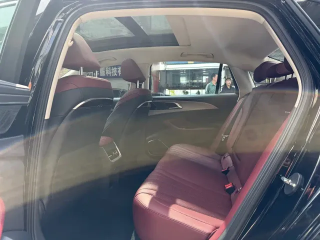 Hongqi H5 — Фото автомобиля 5