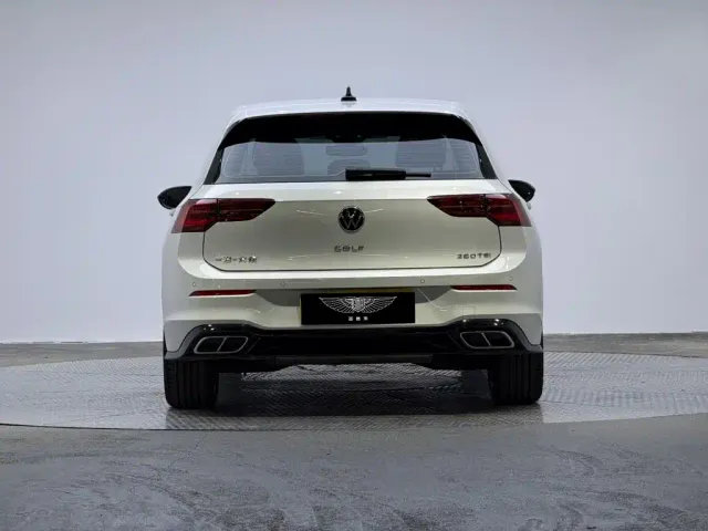 Volkswagen Golf — Фото автомобиля 3