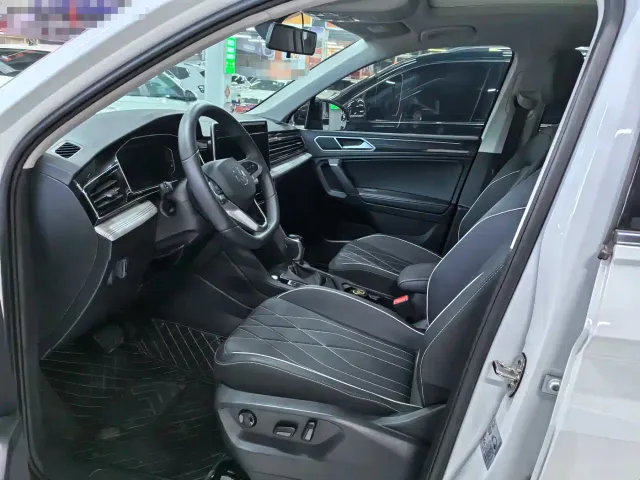 Volkswagen Tiguan L — Фото автомобиля 7