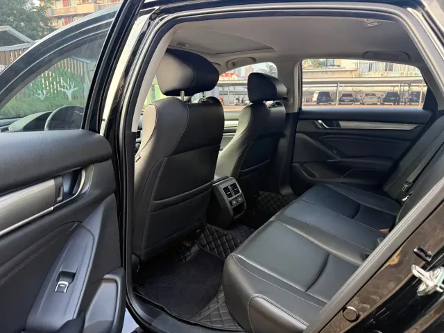 Honda Accord — Фото автомобиля 10