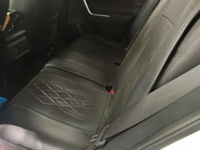 Toyota RAV4 — Фото автомобиля 11