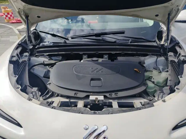 IM Motors LS6 — Фото автомобиля 10