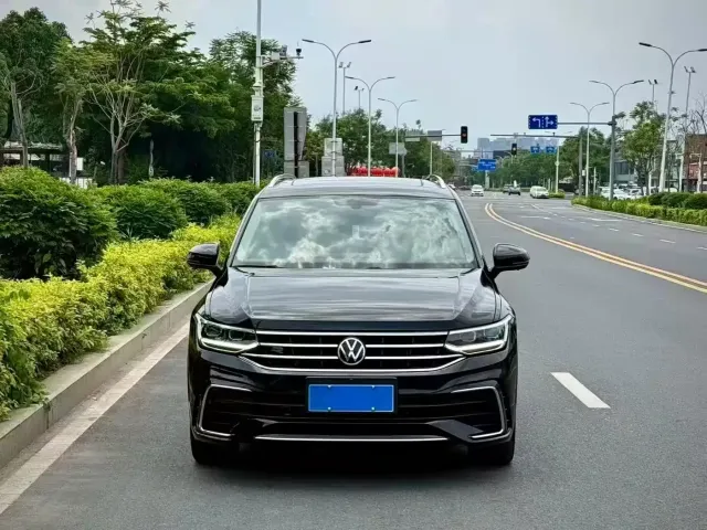 Фотография автомобиля — Volkswagen Tiguan L