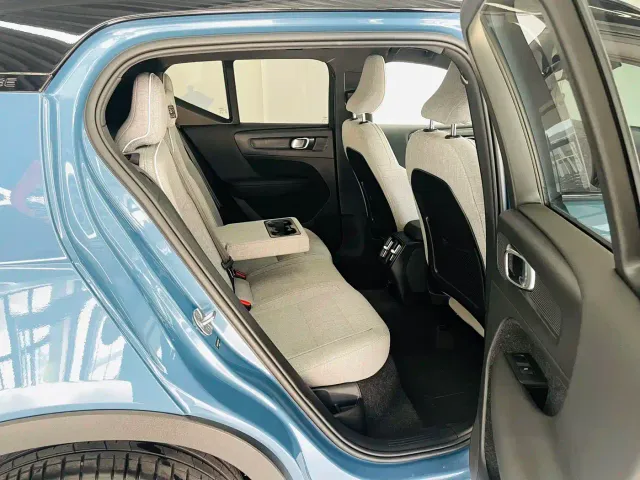 Volvo XC40 — Фото автомобиля 13