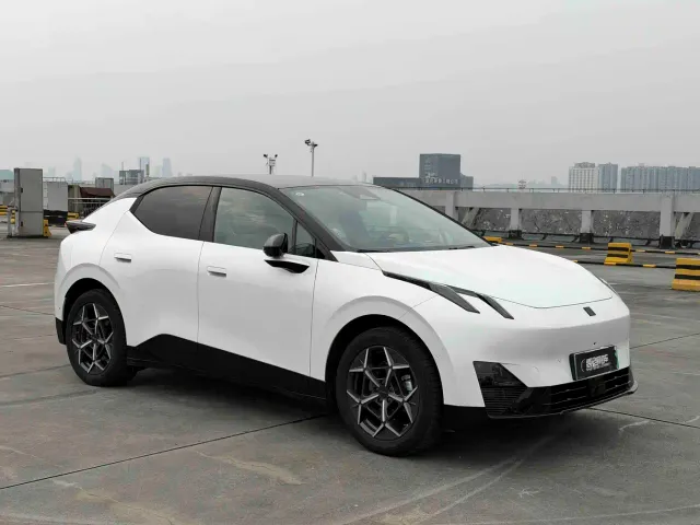 Lynk & Co Z20 — Фото автомобиля 5