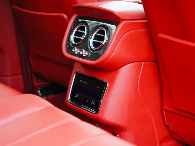Bentley Bentayga — Фото автомобиля 14