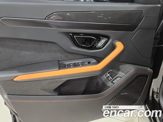 Lamborghini Urus — Фото автомобиля 20