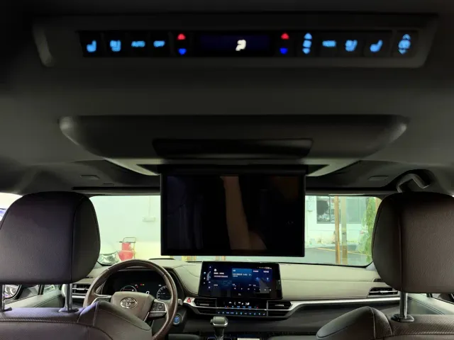 Toyota Sienna — Фото автомобиля 11