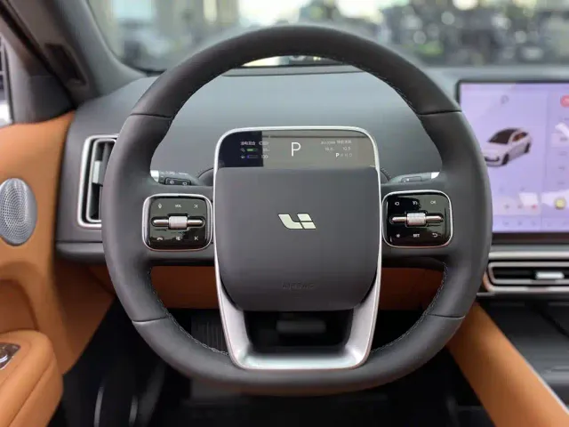 Li Auto L6 — Фото автомобиля 15