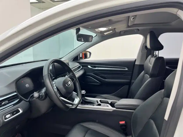 Geely Emgrand — Фото автомобиля 5