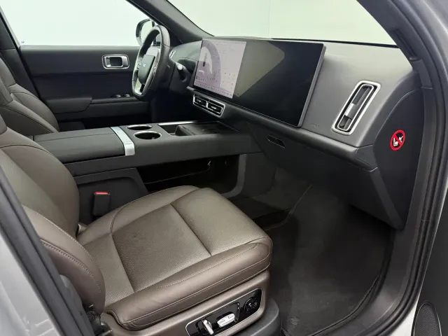 Li Auto L8 — Фото автомобиля 9