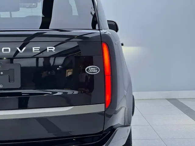 Land Rover Range Rover 2025 3.0 L6 360PS Golden Age Edition — Фото автомобиля 4